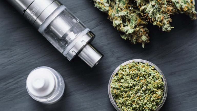 Keeping it Low-Key: Odor Reduction with Discrete Weed Pipes
